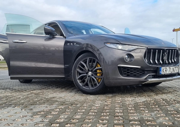 Maserati Levante cena 292999 przebieg: 53000, rok produkcji 2019 z Tarnobrzeg małe 631